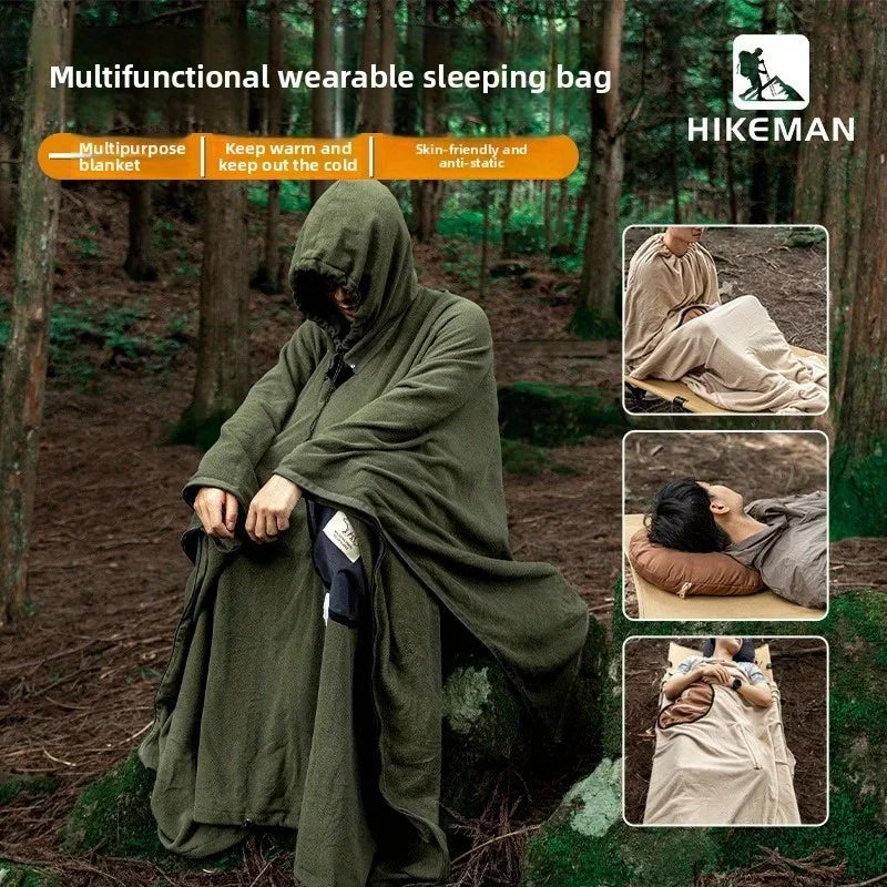 Poncho polaire Snowen Nomad vert armée porté et transformé en sac de couchage
